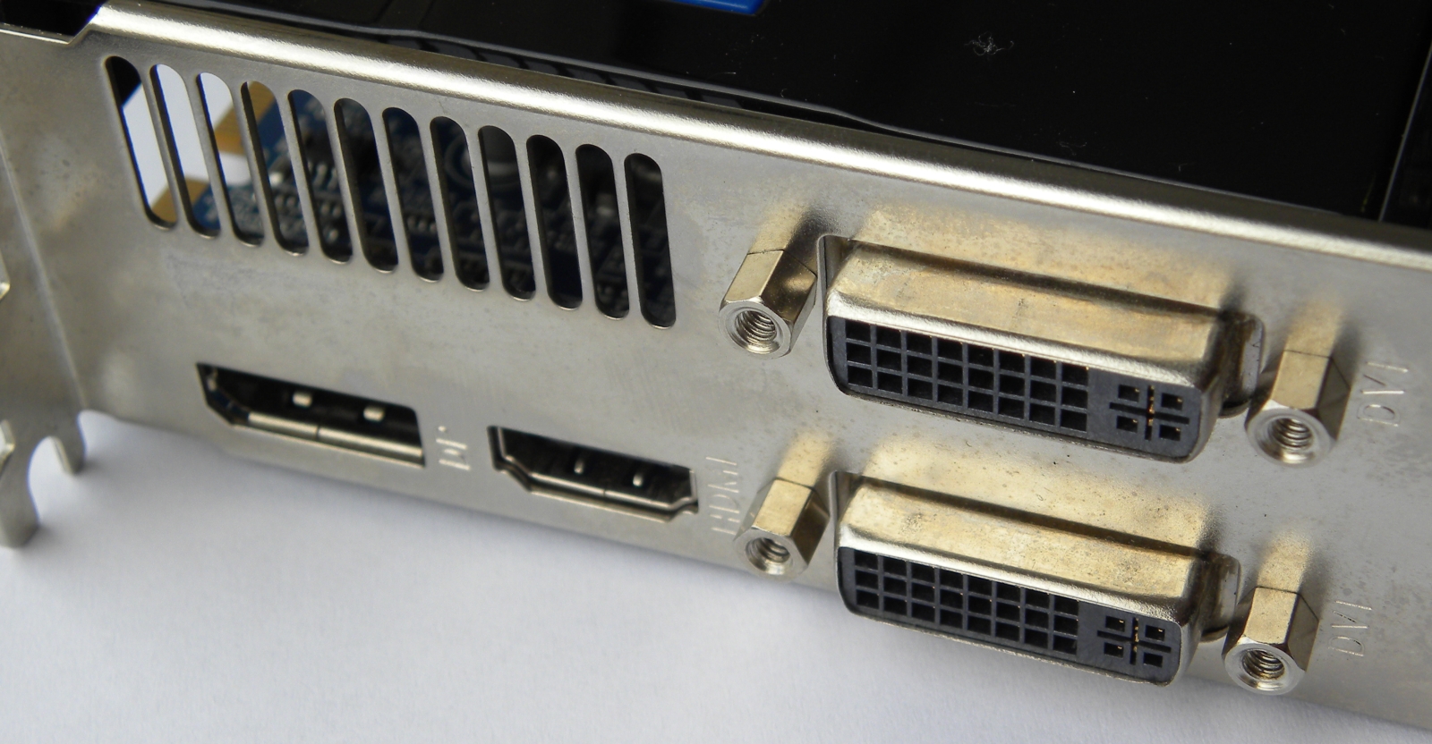 Sapphire Vapor-X HD5850 1G outputs